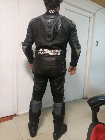 Traje de moto Arlen Ness de cuero negrocon protecc - miniatura 2