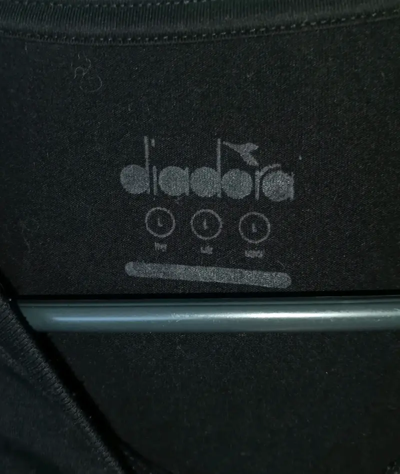 Polera negra Diadora para hombre - 2
