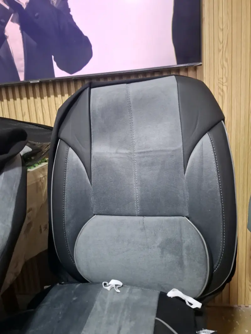 Funda de asiento para auto gris y negra