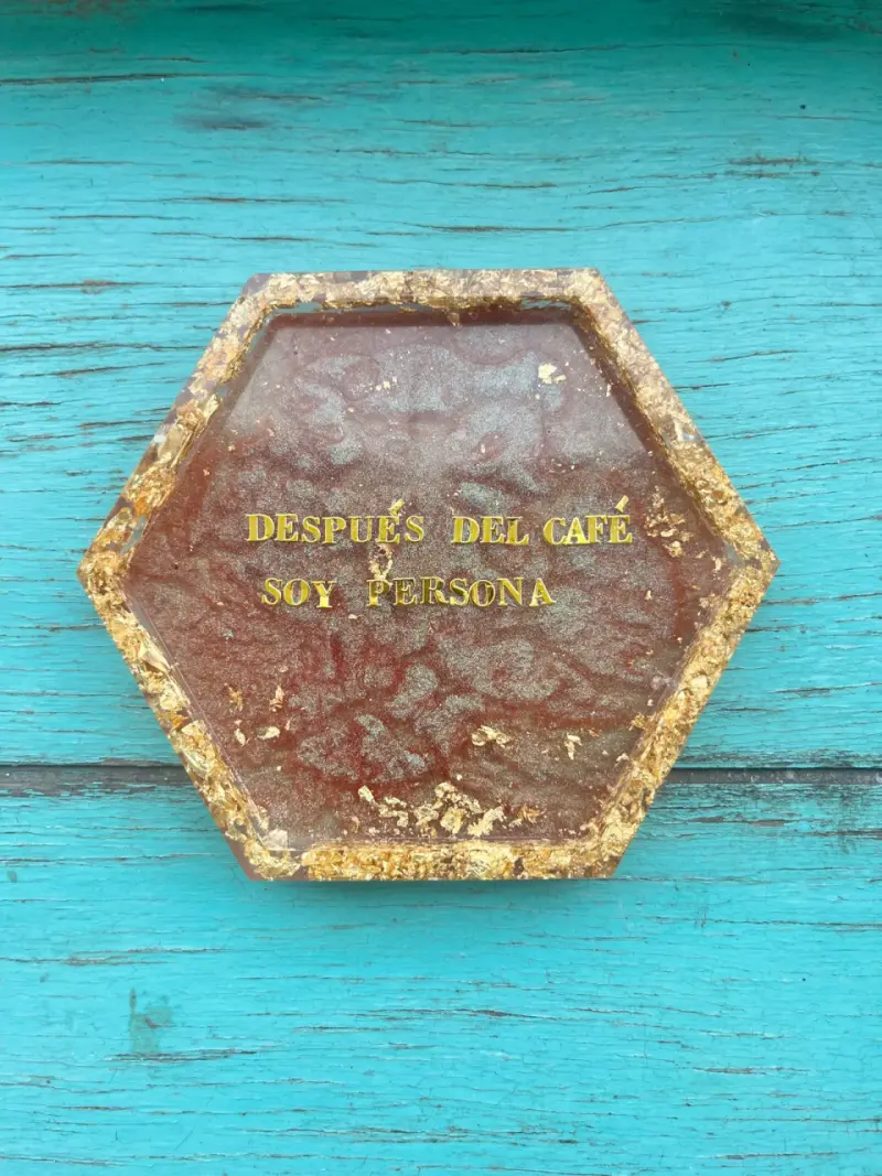 Posavaso o bandejita de resina epoxy con frase - 2