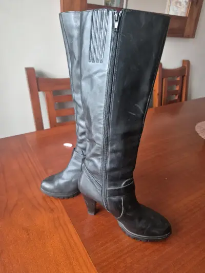 Botas de cuero negras con tacón alto - miniatura 2