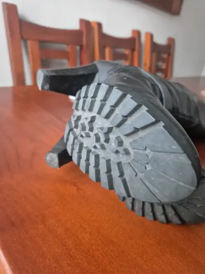 Botas de cuero negras con tacón alto - miniatura 3