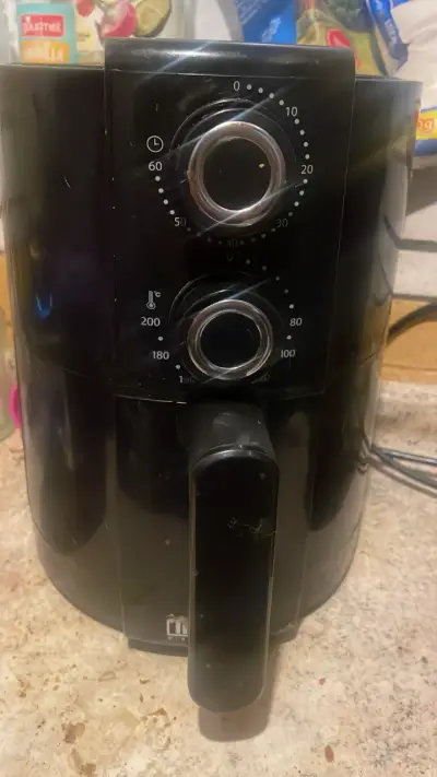 Freidora de aire negra con control de temperatura - miniatura 1