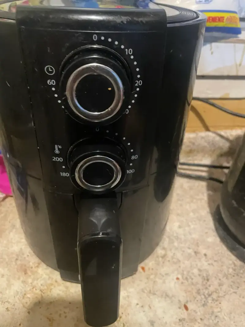 Freidora de aire negra con control de temperatura - 3