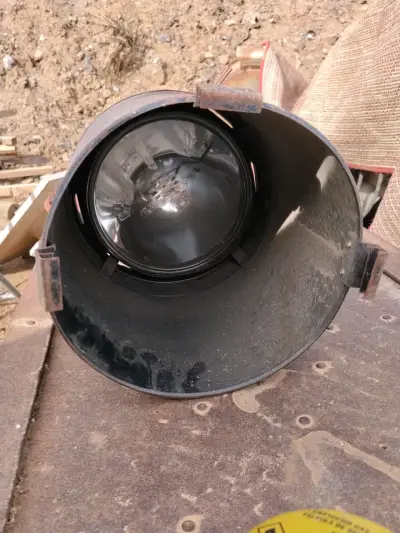 Antiguo proyector de cine en metal - miniatura 2