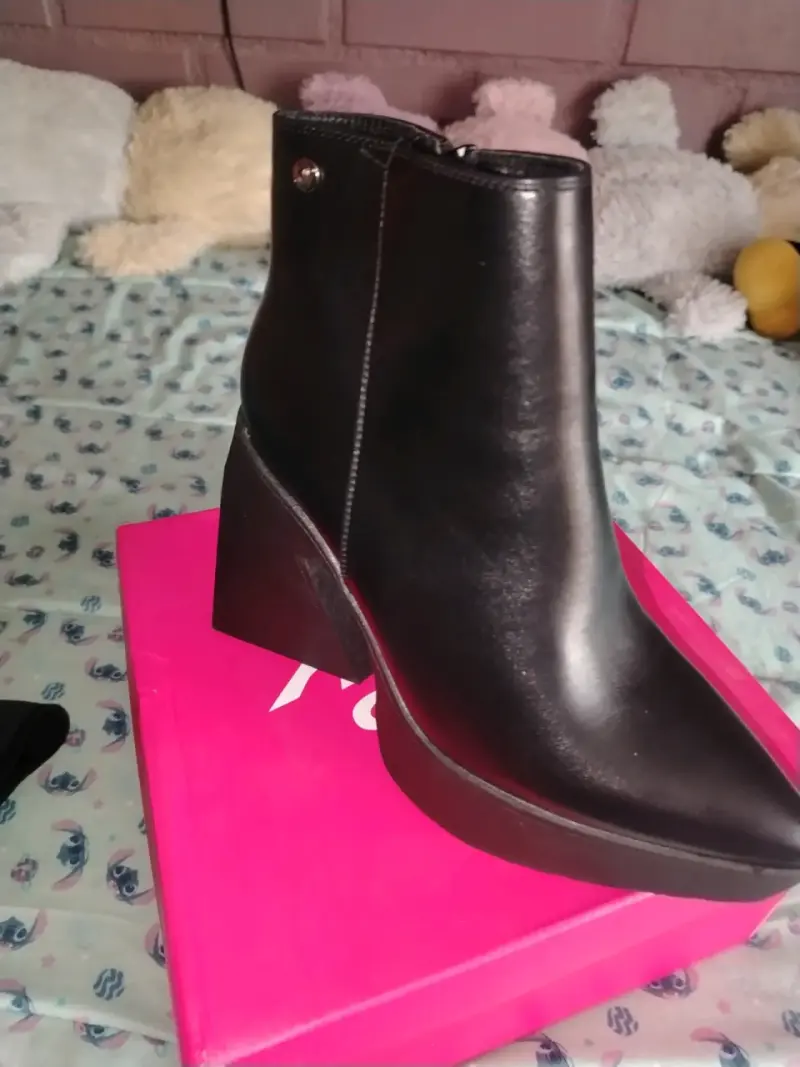 Botines de cuero negro con tacón alto - 1