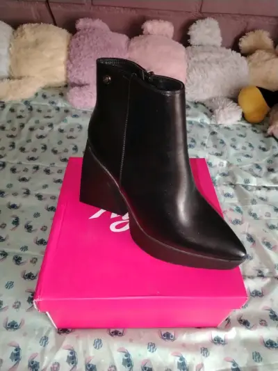 Botines de cuero negro con tacón alto - miniatura 2