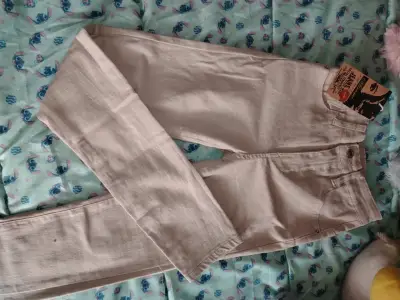 Jeans de mezclilla azul desgastados para hombre - miniatura 3