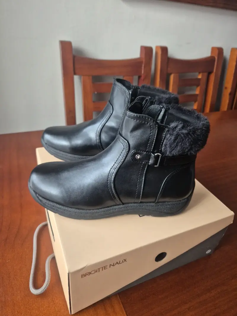 Botines de cuero negro Brigitte Naux con forro de piel