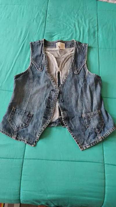 Chaleco de mezclilla sin mangas para mujer - miniatura 1