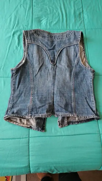 Chaleco de mezclilla sin mangas para mujer - miniatura 2