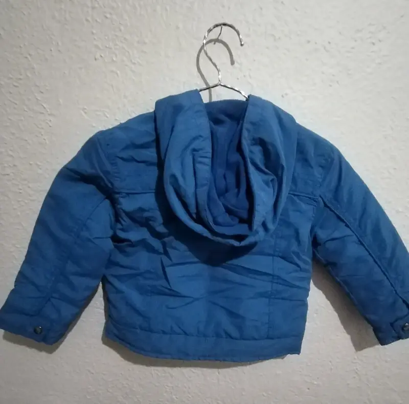 Chaqueta azul para niño con capucha - 2