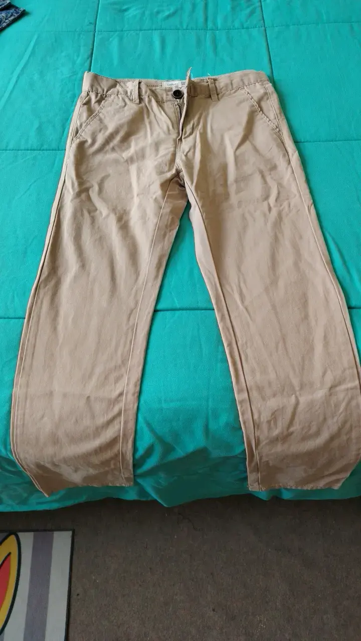 Pantalones beige casuales para niño talla 8