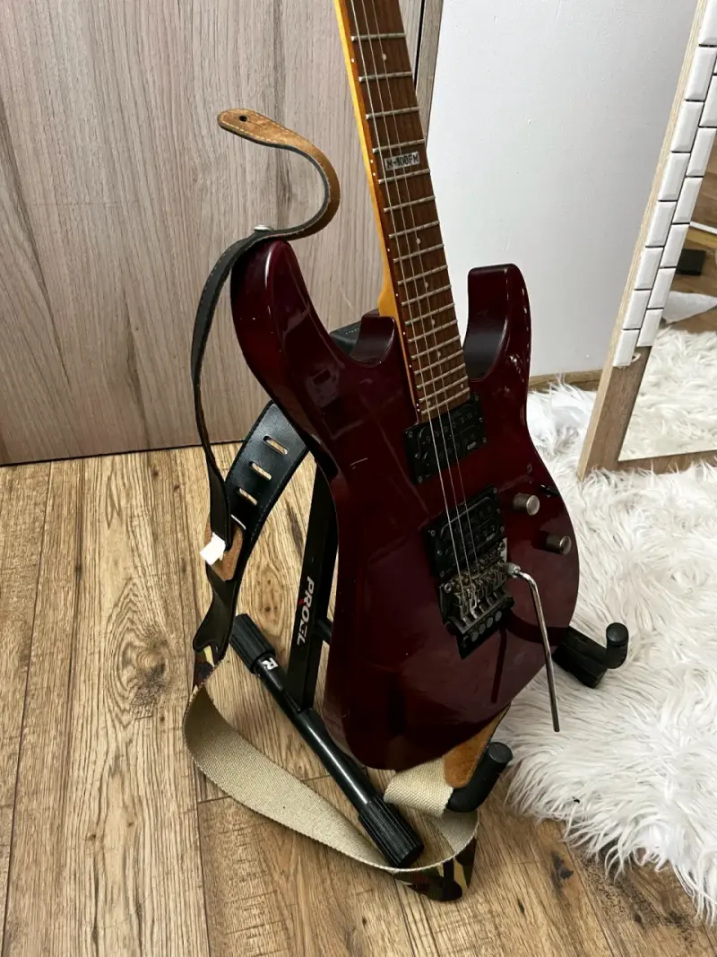 Guitarra eléctrica ESP LTD roja con puente Floyd Rose - 2