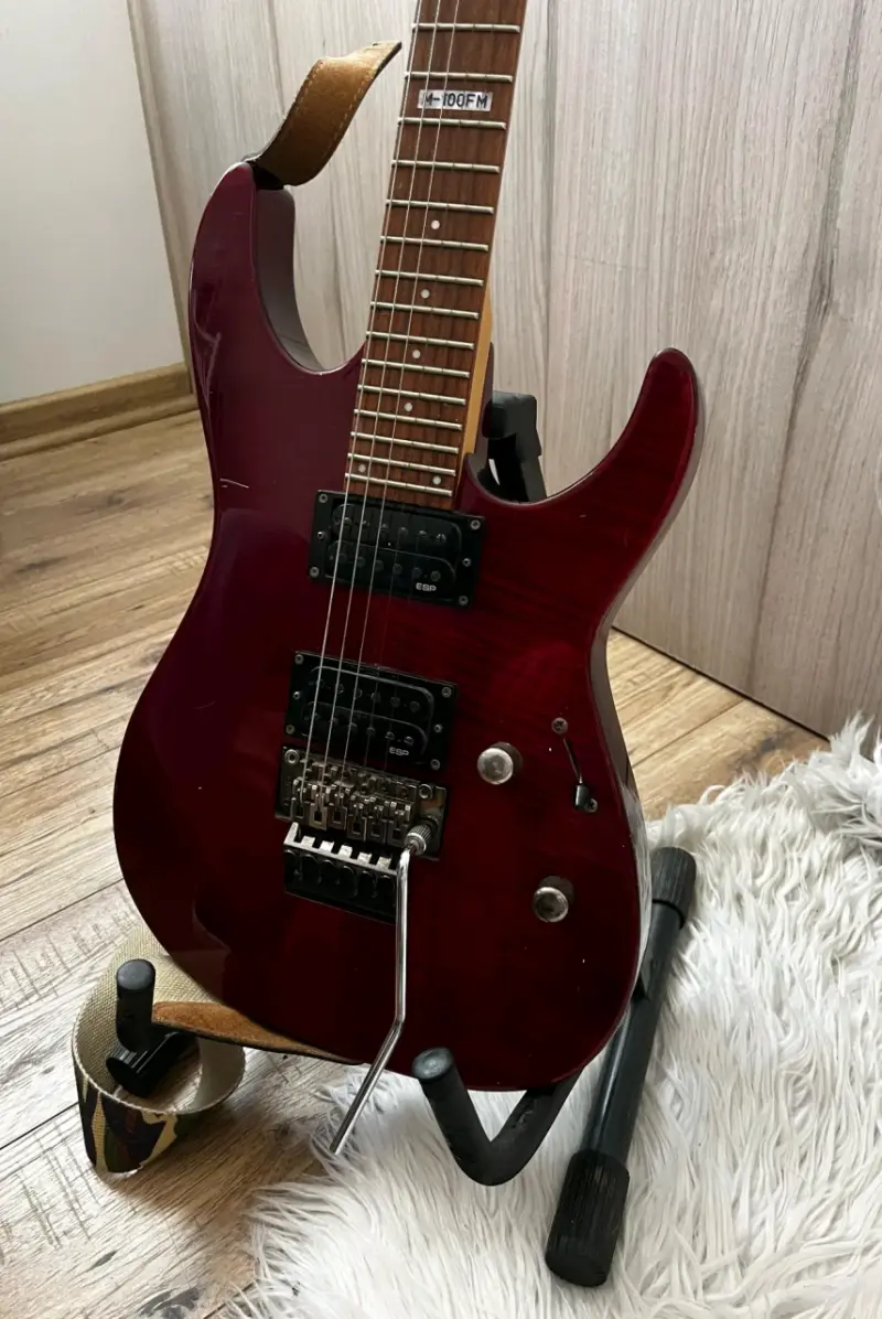 Guitarra eléctrica ESP LTD roja con puente Floyd Rose - 3