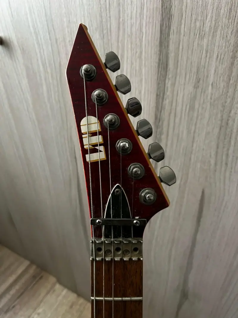 Guitarra eléctrica ESP LTD roja con puente Floyd Rose - 4