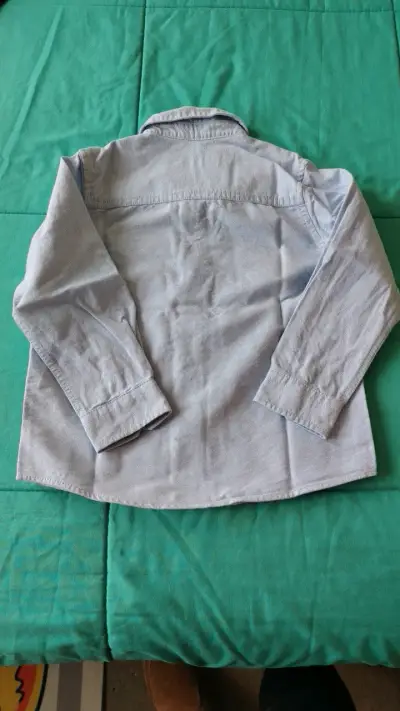 Camisa de niño azul claro talla 3-4 años - miniatura 2