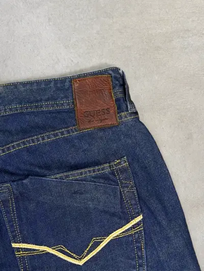 Jeans de mezclilla azul Guess para hombre - miniatura 4