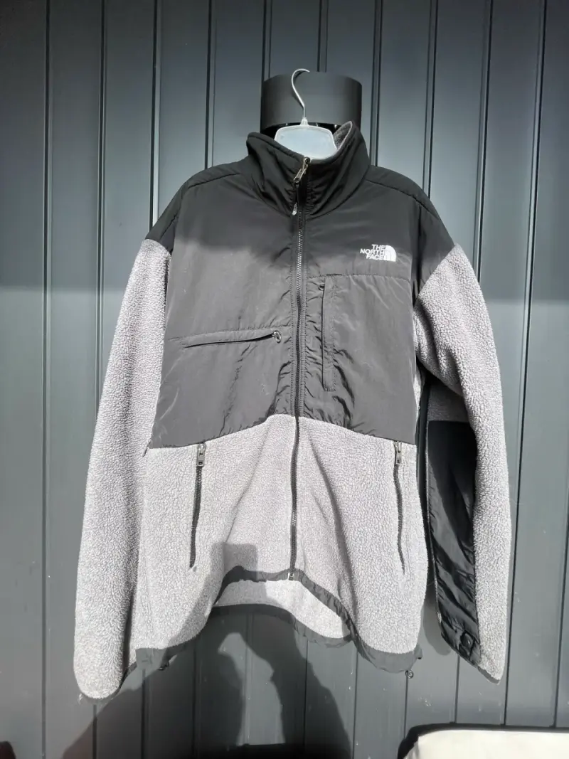Chaqueta polar The North Face gris y negra - 1