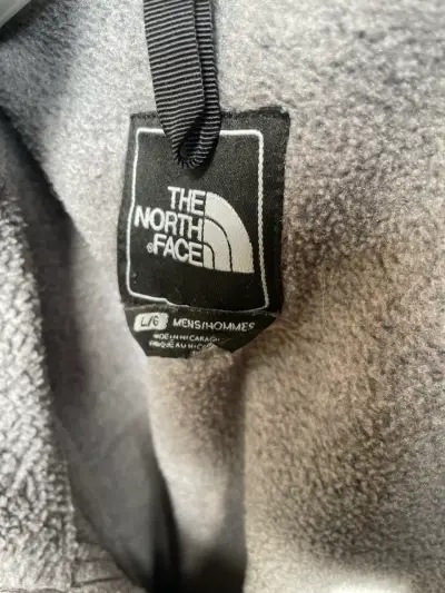 Chaqueta polar The North Face gris y negra - miniatura 3