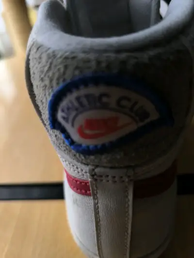 Zapatillas Nike Athletic Club Blancas y Rojas - miniatura 2
