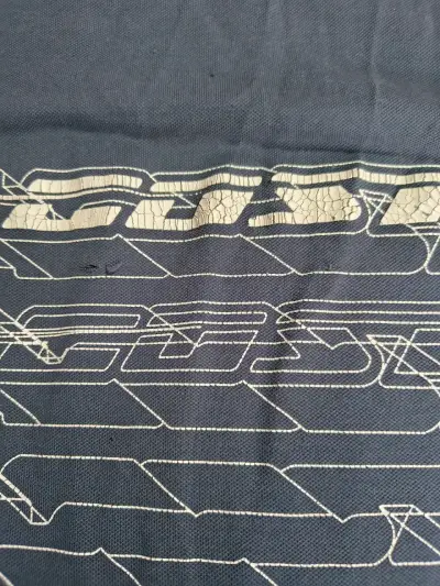 Polera Lacoste azul con diseño gráfico - miniatura 3