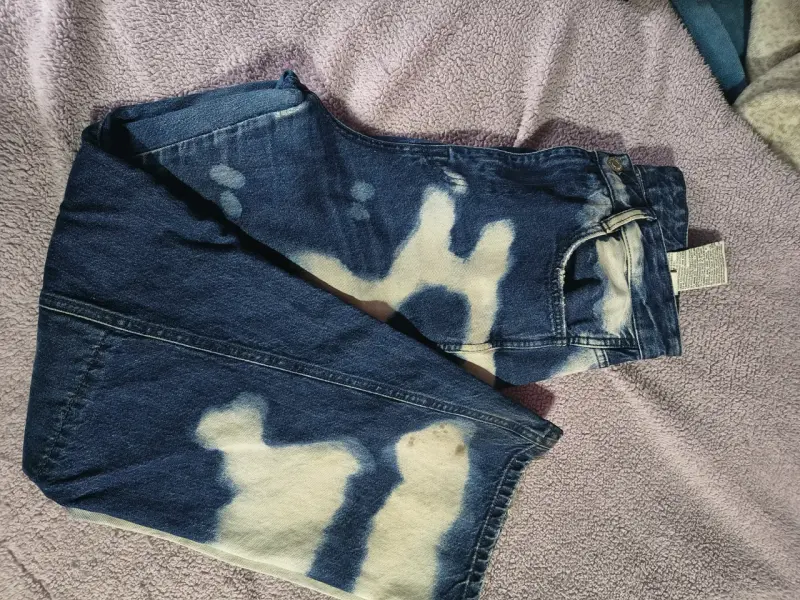 Jeans Zara con diseño tie-dye azul - 1