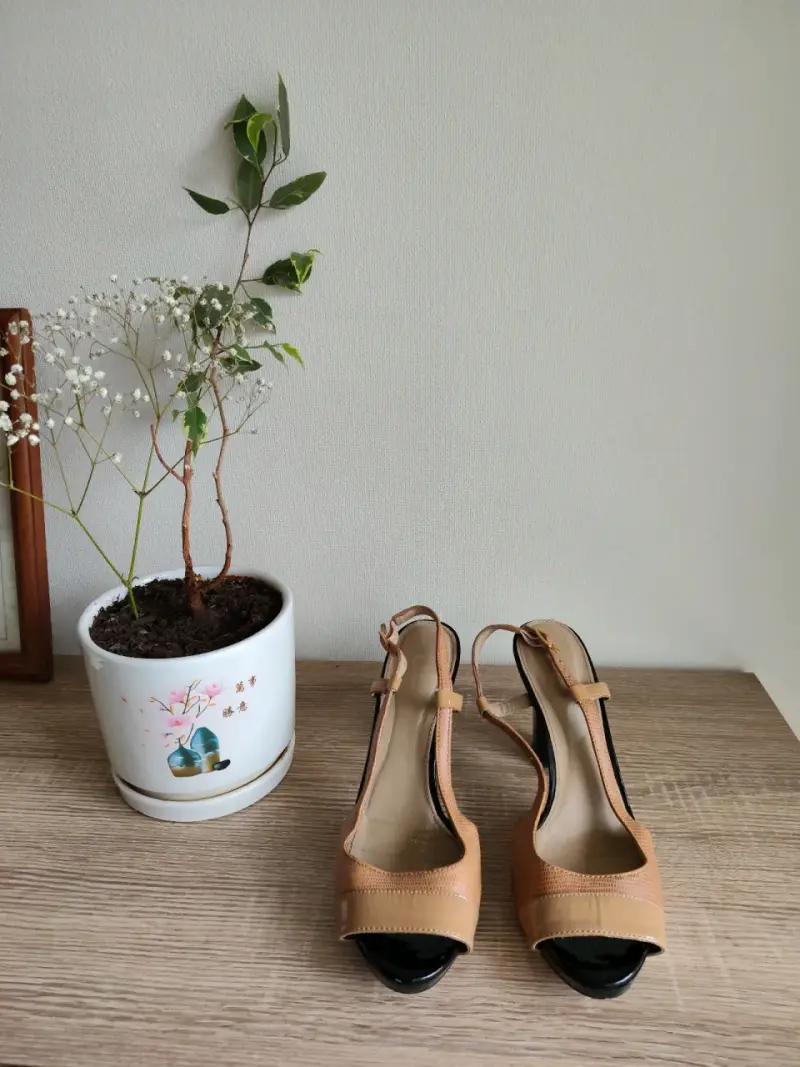Sandalias de Tacón Abierto Color Beige - 1