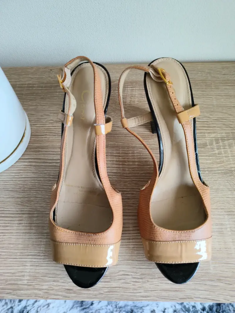 Sandalias de Tacón Abierto Color Beige - 2