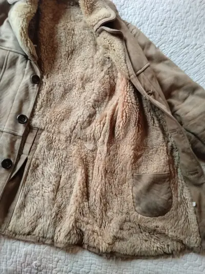 Chaqueta de cuero con forro de lana para mujer - miniatura 5
