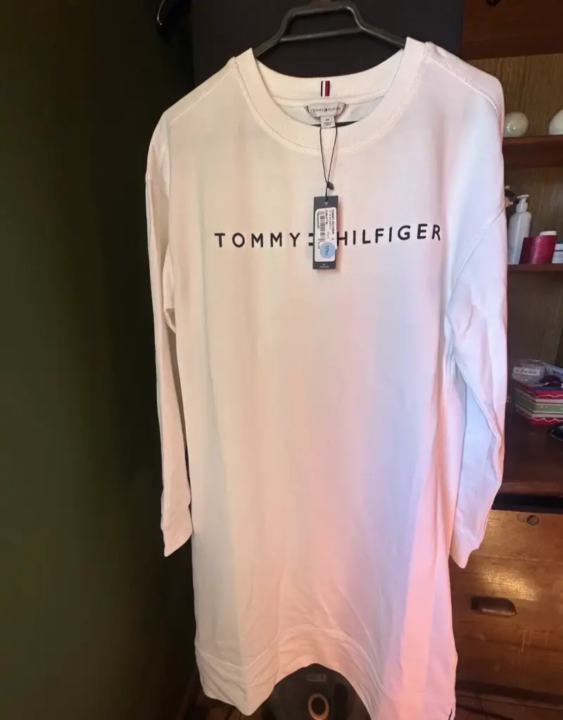 Vestido poleron Tommy Hilfiger blanco con logo - 1