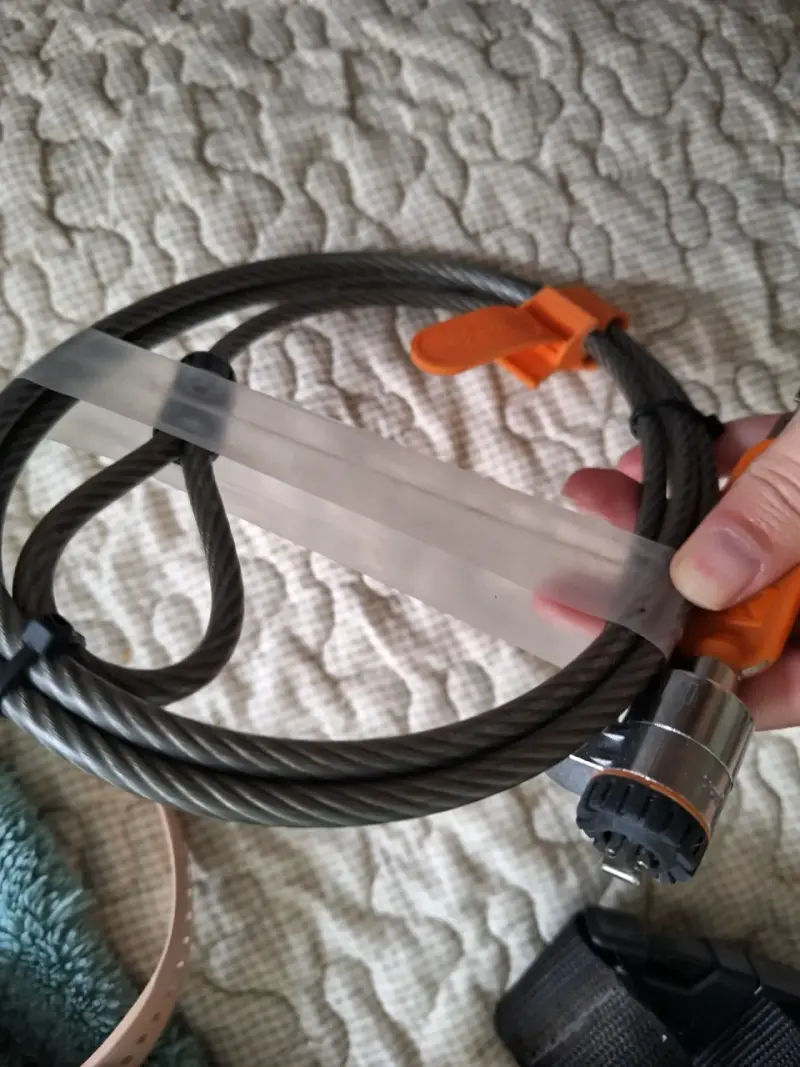 Cable seguridad para notebook y adaptador de RED - 1