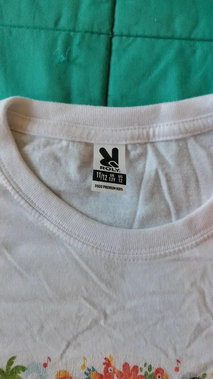 Polera infantil blanca con diseño Alianza Colombia - 3