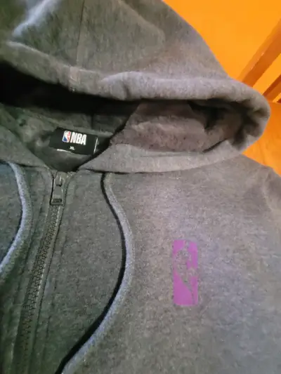 Polerón con capucha NBA gris oscuro talla XXL - miniatura 1