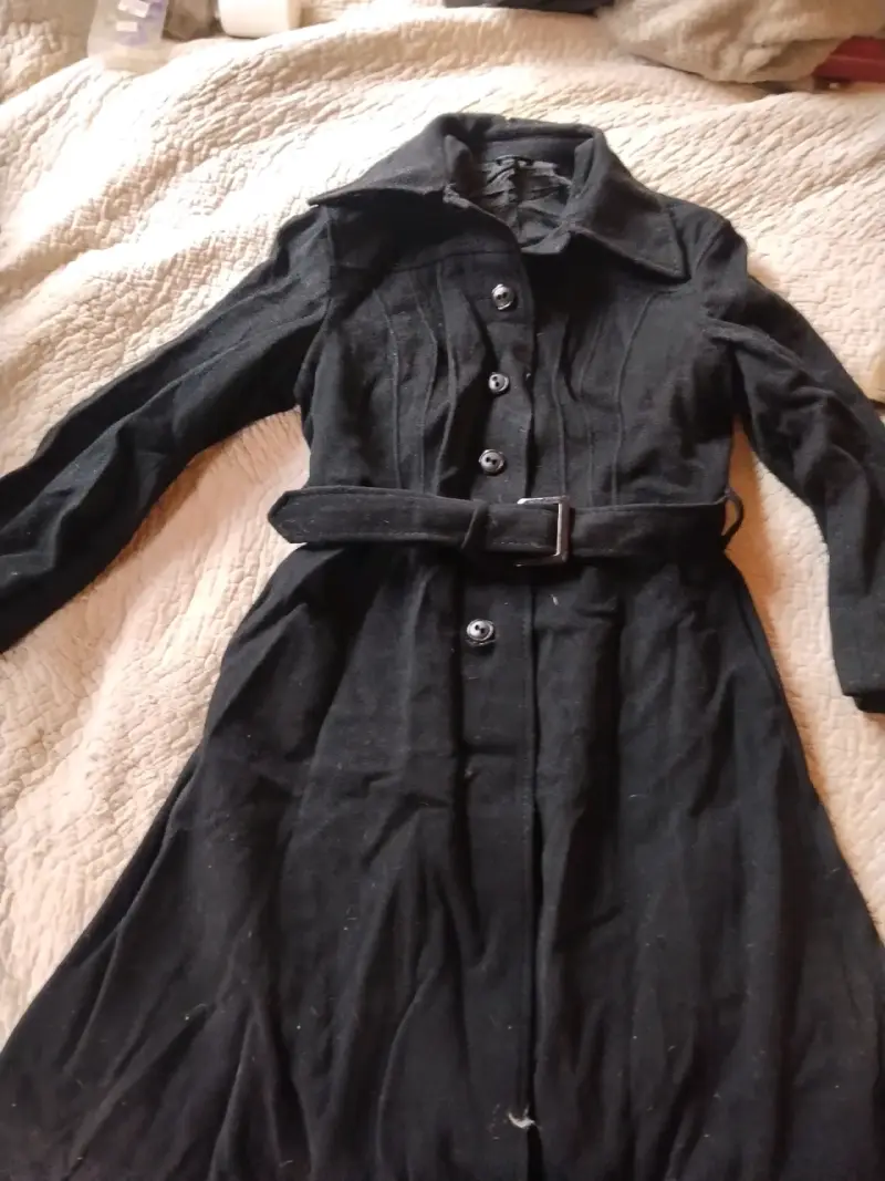 Abrigo negro con cinturón para mujer - 4