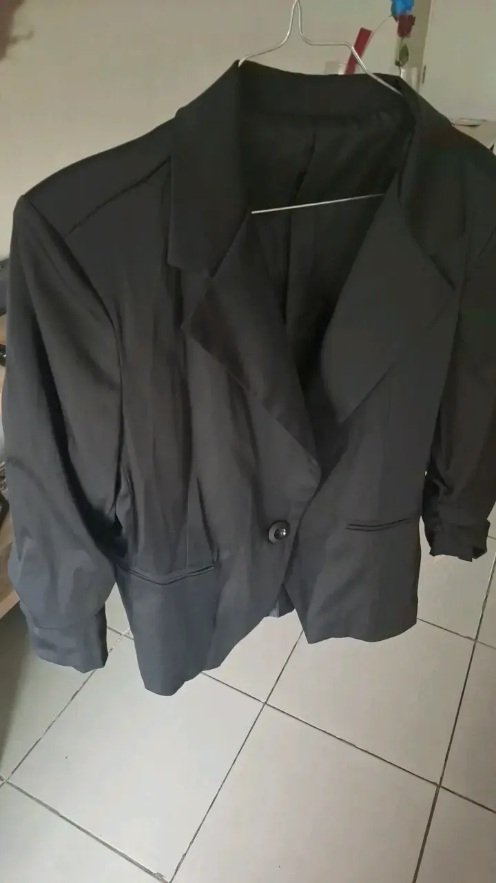 Blazer negro elegante para mujer