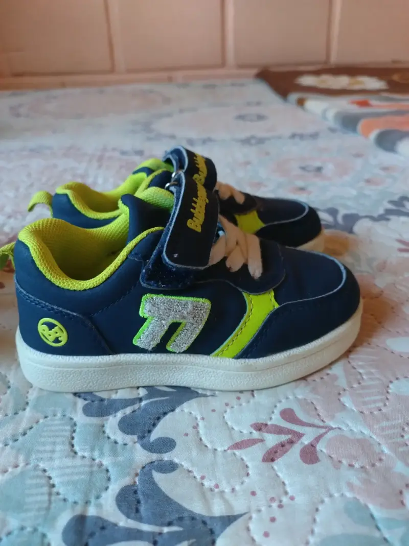 Zapatillas Bubblegummers para niños en azul y blanco