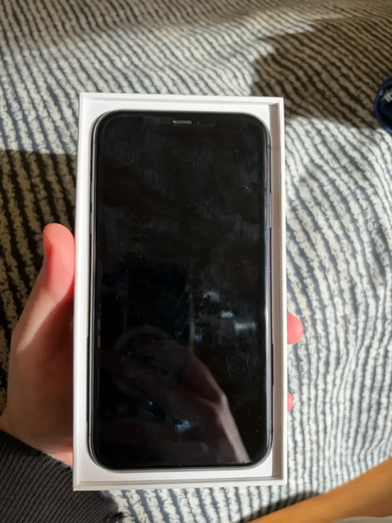 iPhone 11 64GB Negro en Buen Estado - 1
