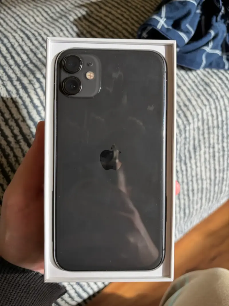iPhone 11 64GB Negro en Buen Estado - 2