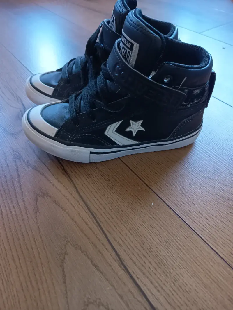 Zapatillas negras Converse para niños - 2