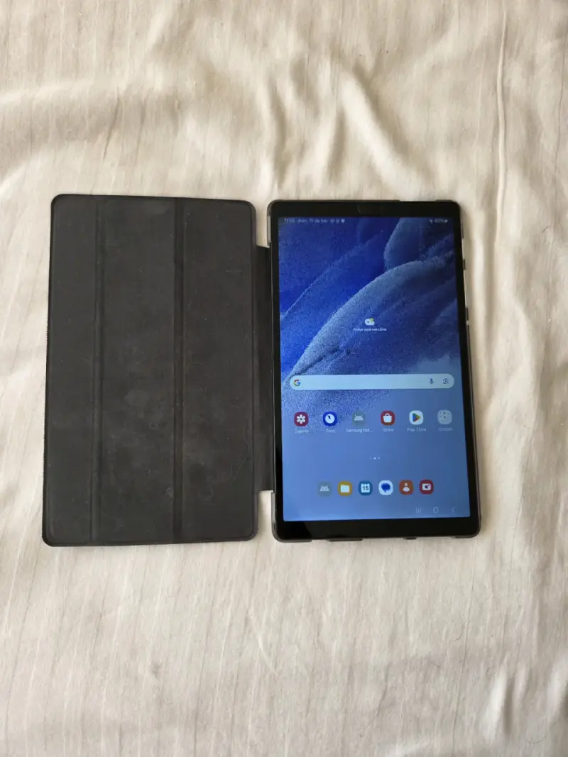 Tablet Samsung Galaxy Tab A7 Lite con funda - 1