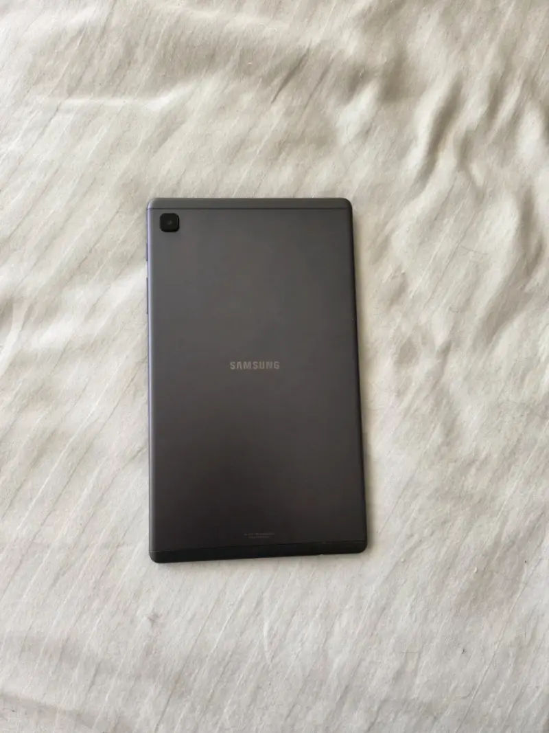 Tablet Samsung Galaxy Tab A7 Lite con funda - 4