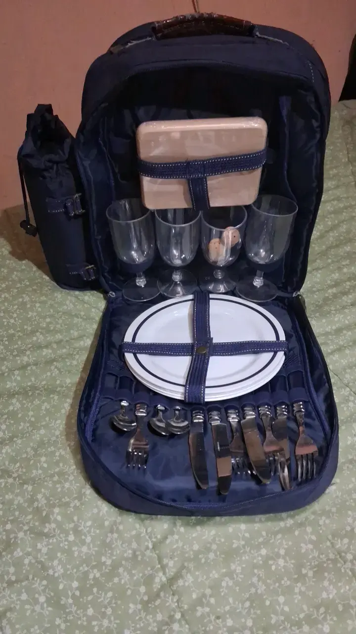 Mochila picnic con set de cubiertos y platos