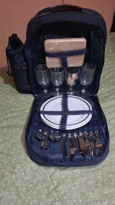Mochila picnic con set de cubiertos y platos - miniatura 1