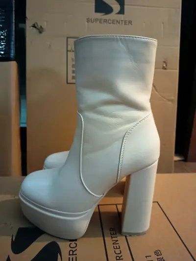 Botines blancos de plataforma con tacón alto - miniatura 2