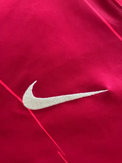Camiseta Nike Liverpool FC roja original. - miniatura 4