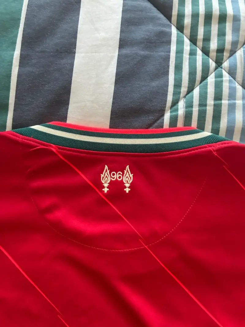 Camiseta Nike Liverpool FC roja original. - 6