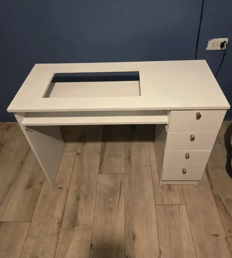 Escritorio blanco con cajonera para oficina - 4