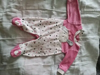 Enterito de bebé rosado con diseño de Conejita - miniatura 1