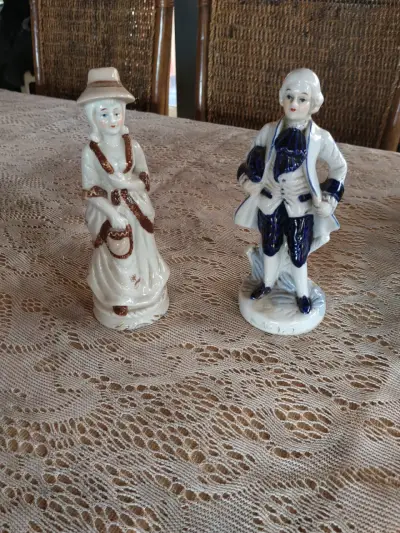 Figuras de porcelana pareja vintage - miniatura 3